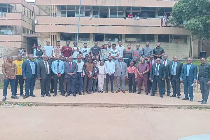 VC pose for a photo at the Old Residence after launching the upgraded internet connectivity